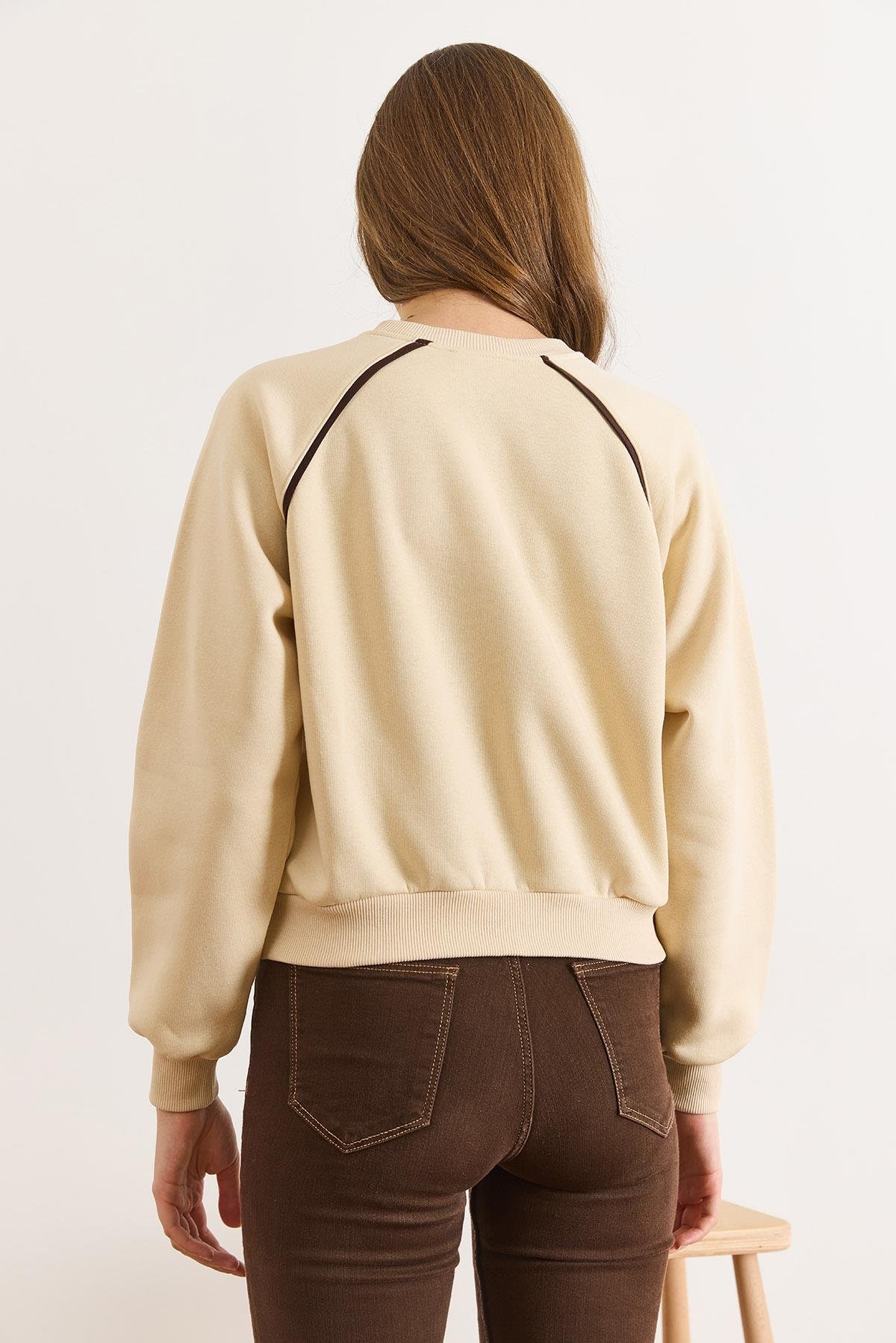 Reglan Kol Biye Detaylı Şardonlu Sweatshirt Bej