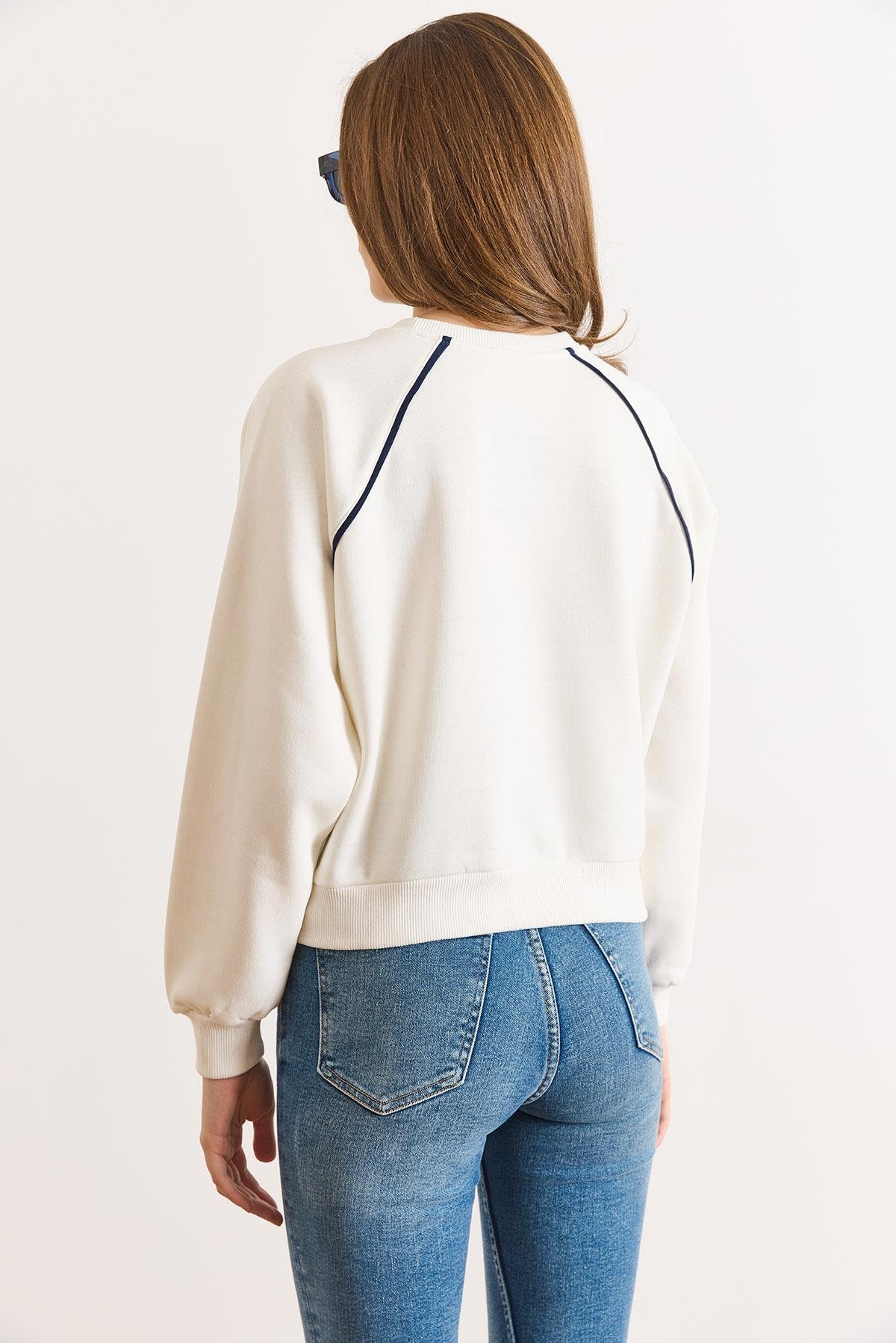 Reglan Kol Biye Detaylı Şardonlu Sweatshirt Beyaz