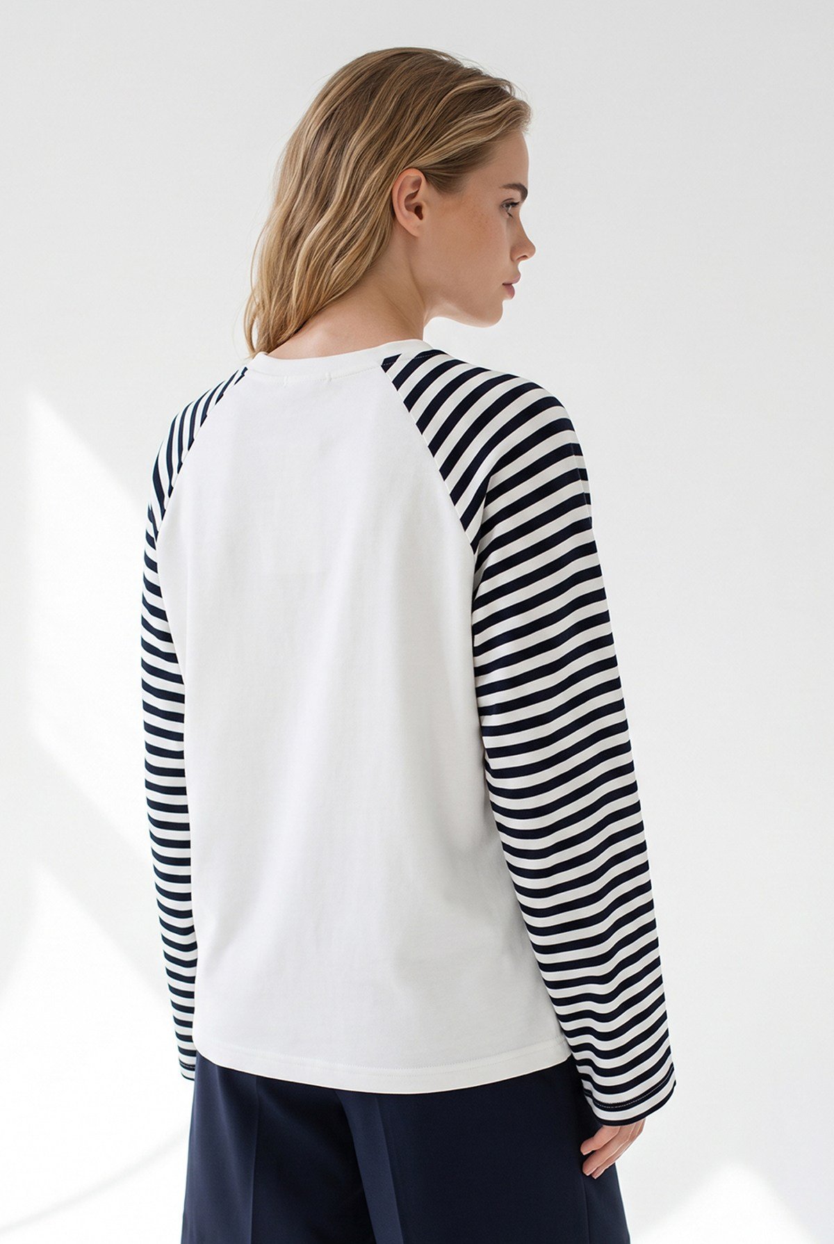 Reglan Kol Çizgi Detaylı Dökümlü Bluz Lacivert