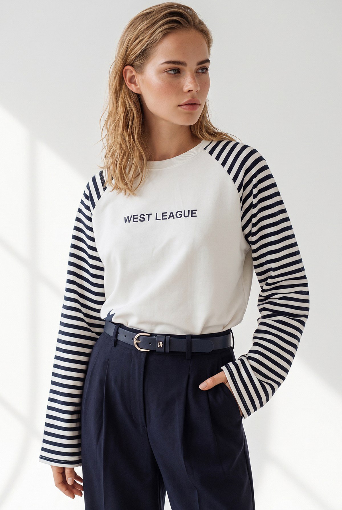 Reglan Kol Çizgi Detaylı Dökümlü Bluz Lacivert