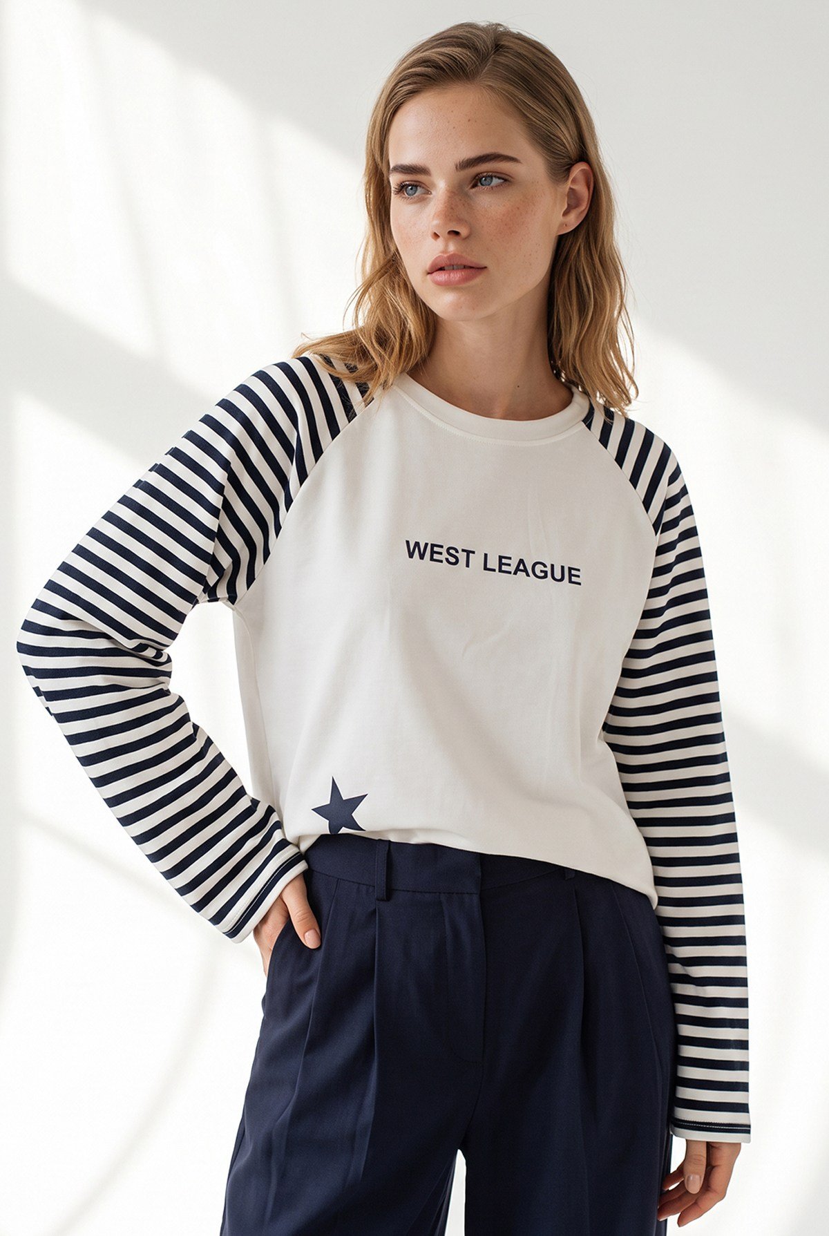 Reglan Kol Çizgi Detaylı Dökümlü Bluz Lacivert