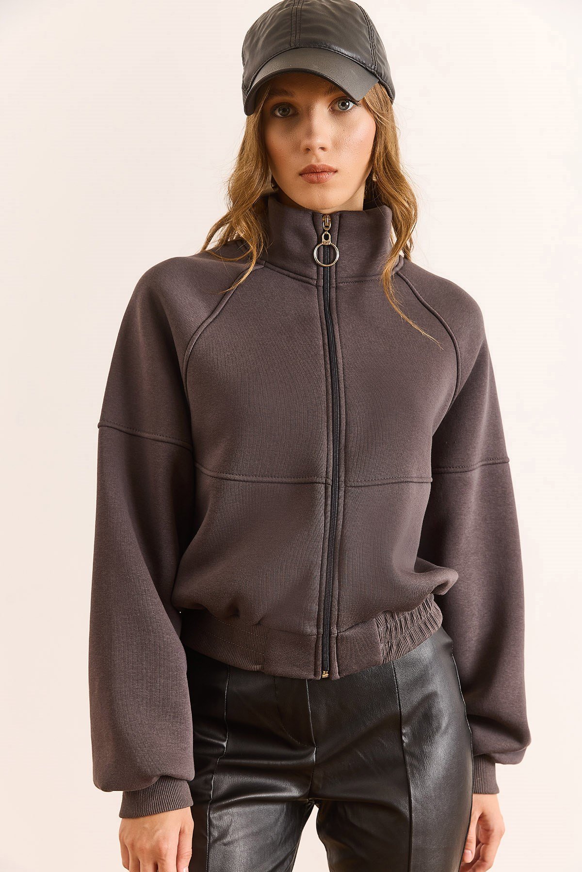 Reglan Kol Fermuarlı Şardonlu Kalın Crop Sweatshirt Füme