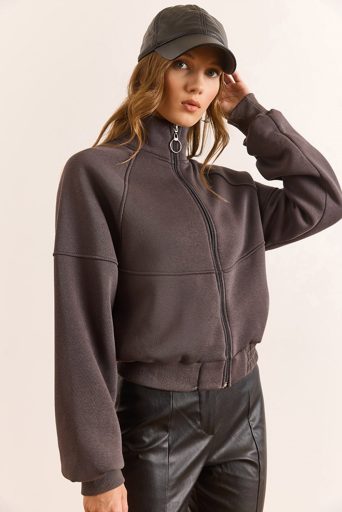 Reglan Kol Fermuarlı Şardonlu Kalın Crop Sweatshirt Füme