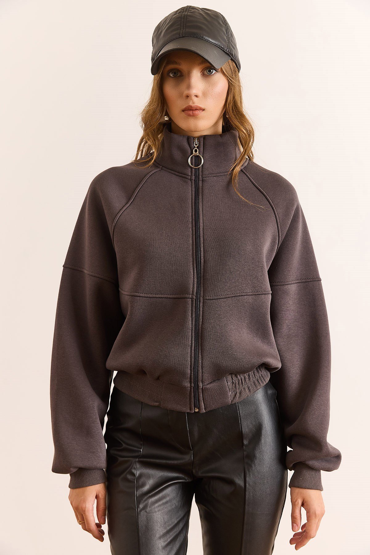 Reglan Kol Fermuarlı Şardonlu Kalın Crop Sweatshirt Füme