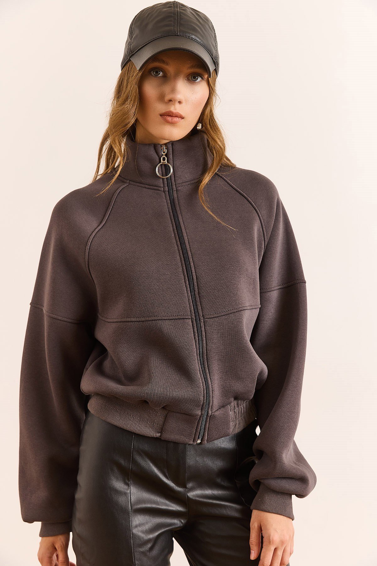 Reglan Kol Fermuarlı Şardonlu Kalın Crop Sweatshirt Füme