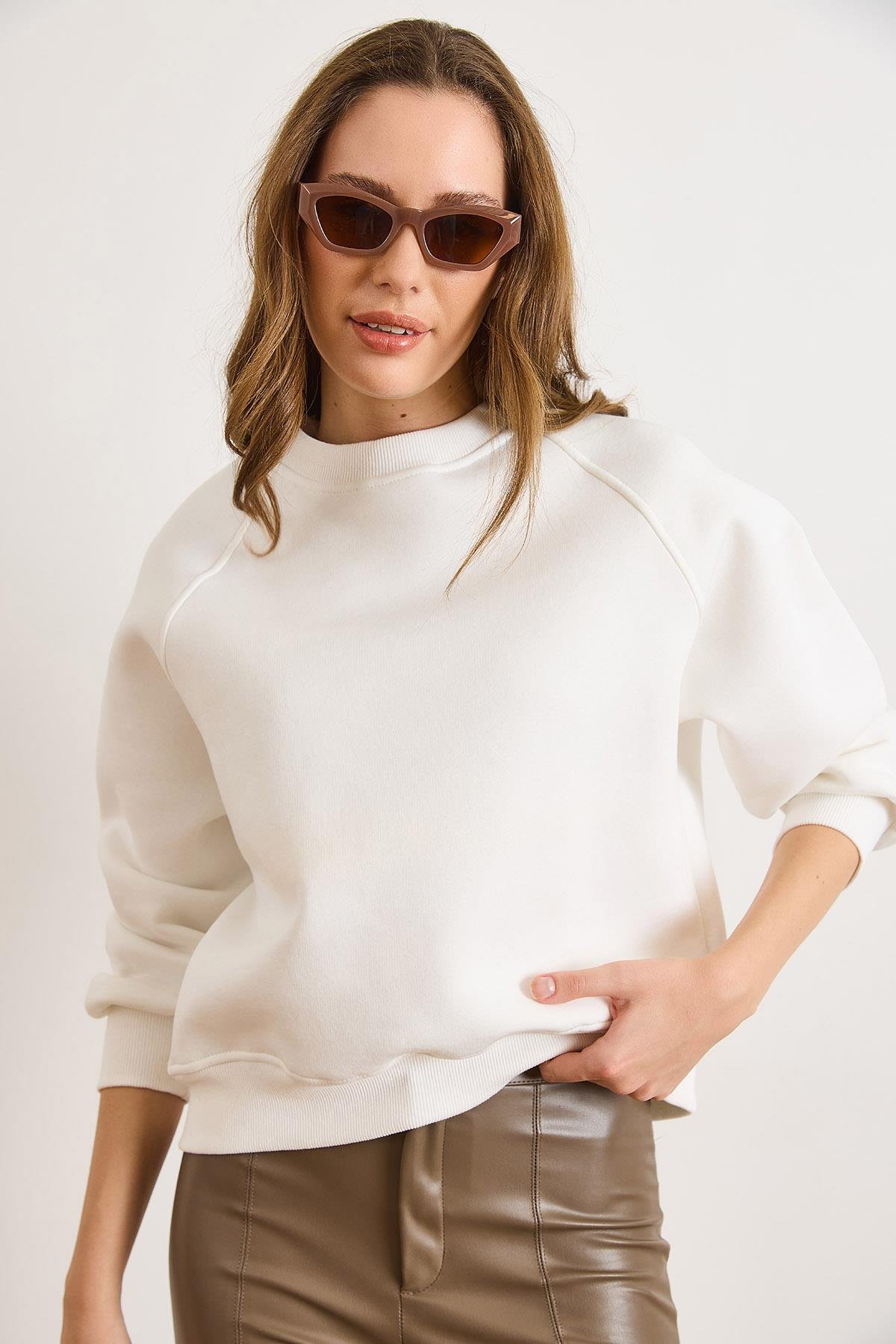 Reglan Kol Sırtı Fermuarlı Şardonlu Sweatshirt Ekru