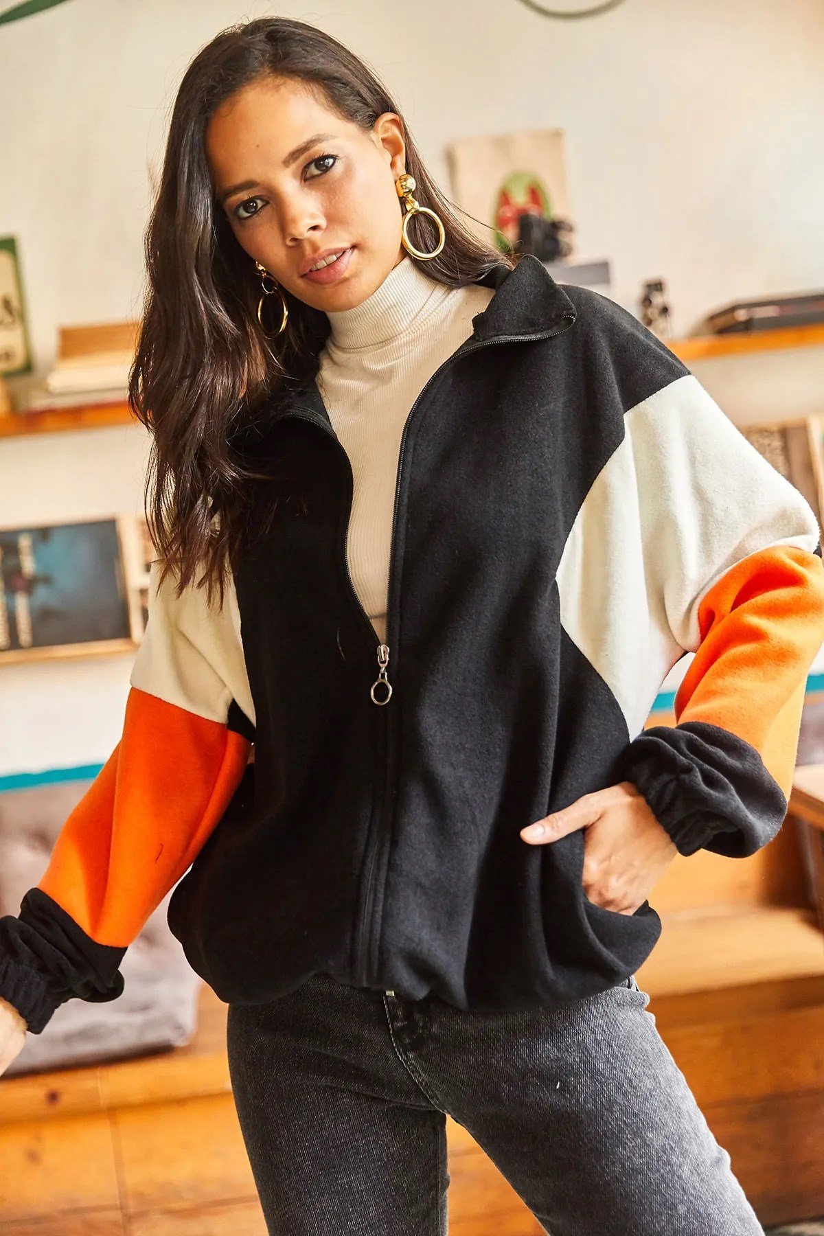 Renk Bloklu Cepli Oversize Polar Sweatshirt Siyah