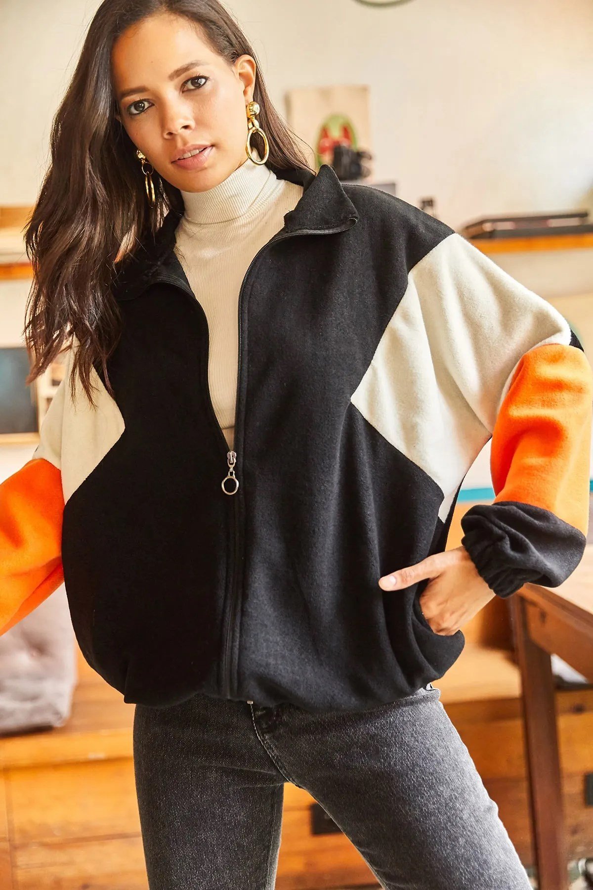 Renk Bloklu Cepli Oversize Polar Sweatshirt Siyah