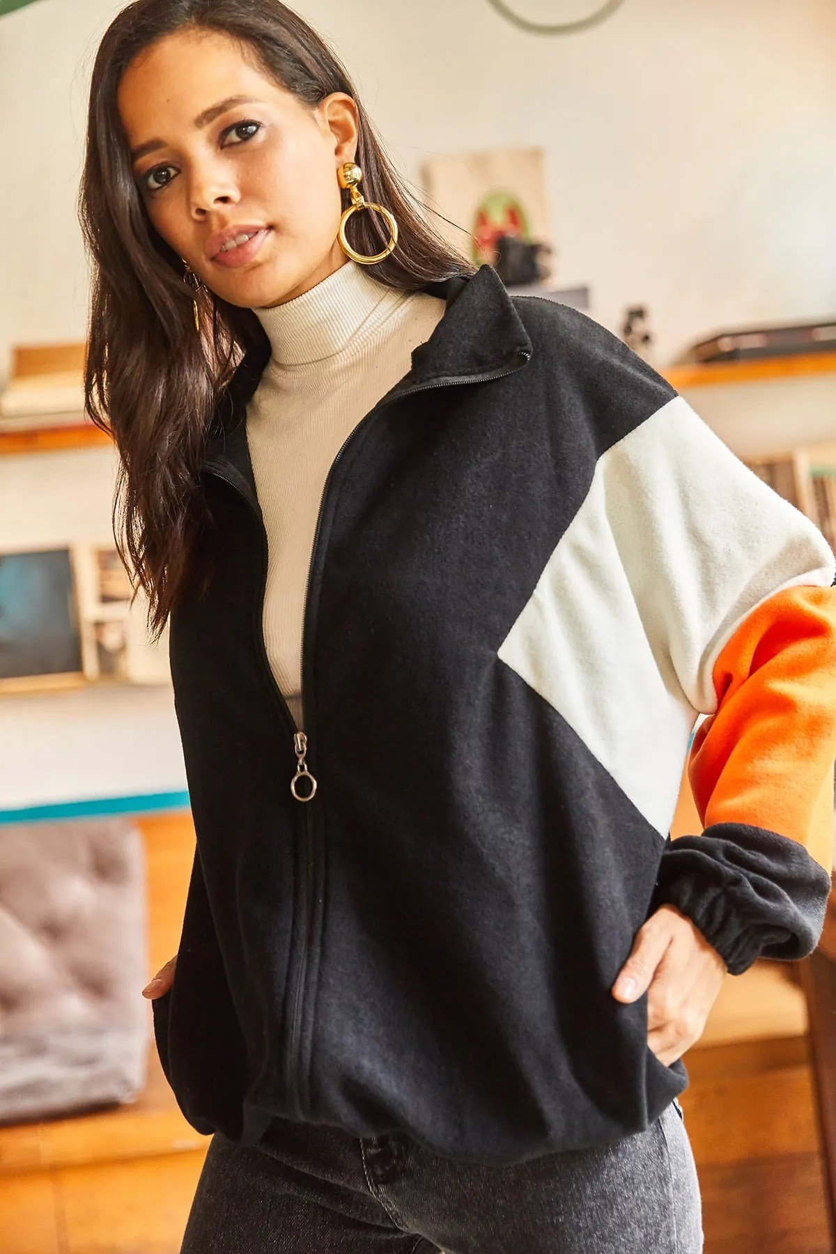 Renk Bloklu Cepli Oversize Polar Sweatshirt Siyah