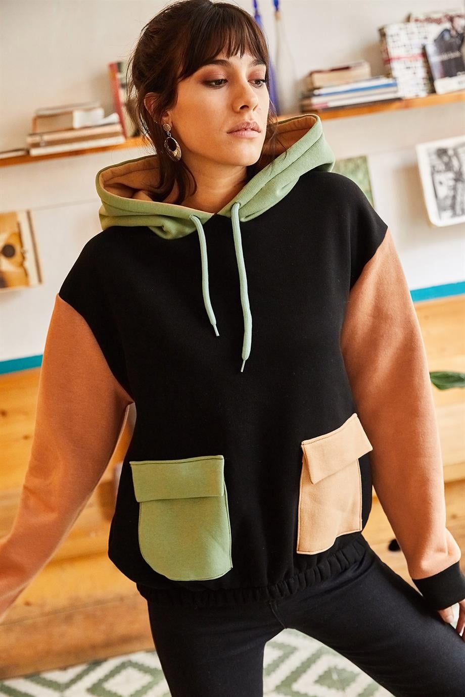 Renk Bloklu İçi Polarlı Sweatshirt Siyah