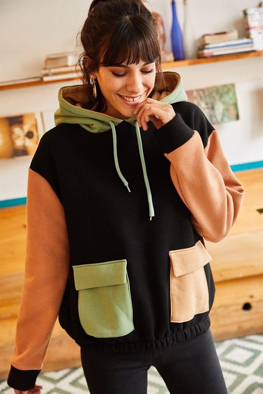 Renk Bloklu İçi Polarlı Sweatshirt Siyah