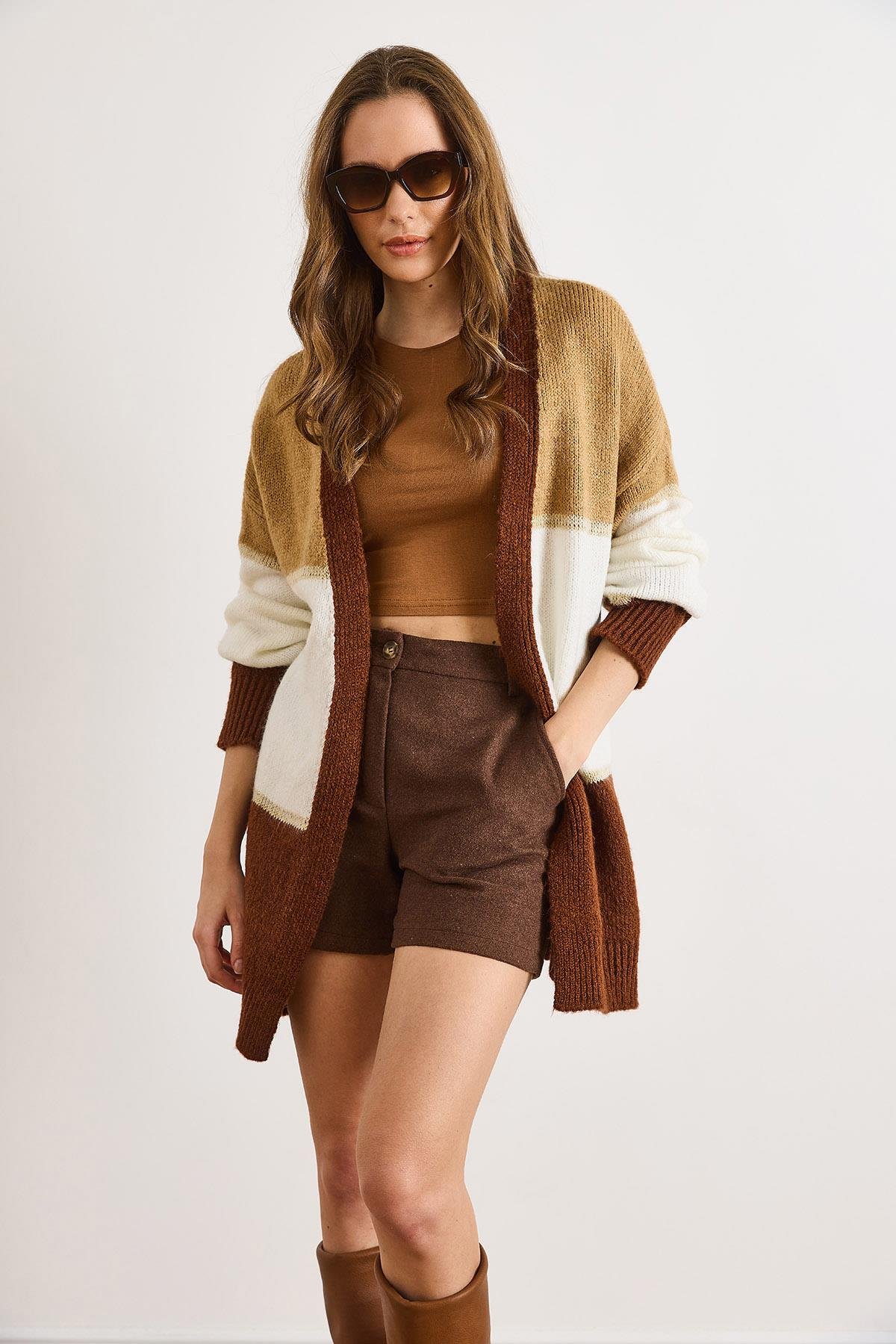 Renk Bloklu Sim Detaylı Oversize Triko Hırka Camel Kahverengi
