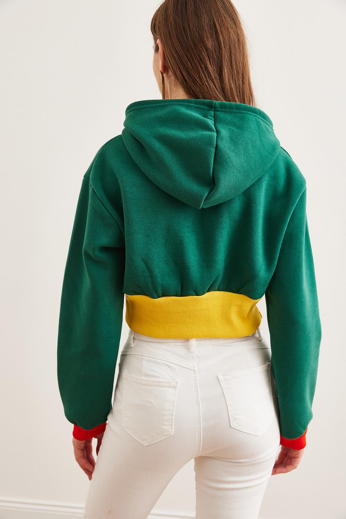 Renk Detaylı Şardonlu Fermuarlı Crop Sweatshirt Yeşil Sarı