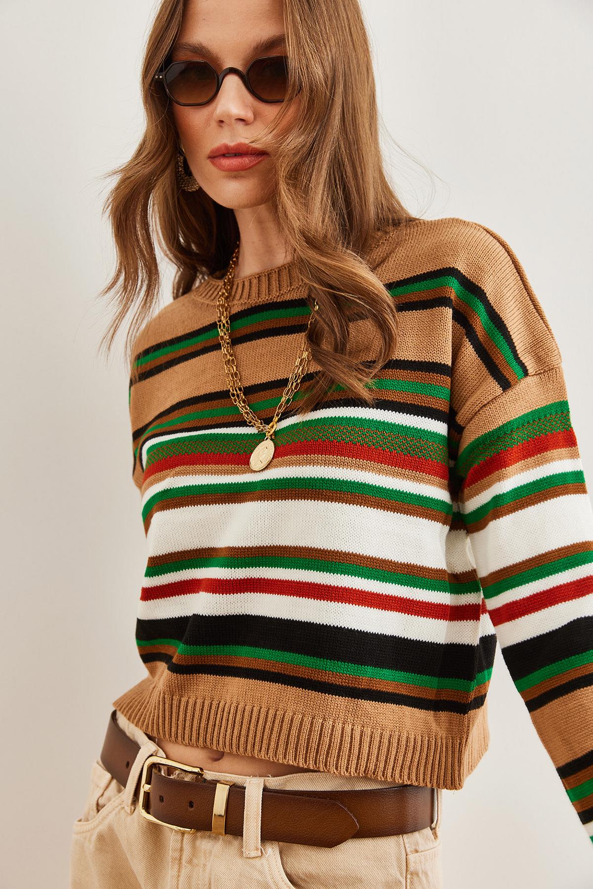 Renkli Çizgili Crop Triko Kazak Camel