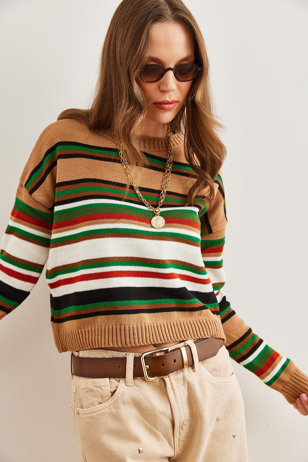 Renkli Çizgili Crop Triko Kazak Camel