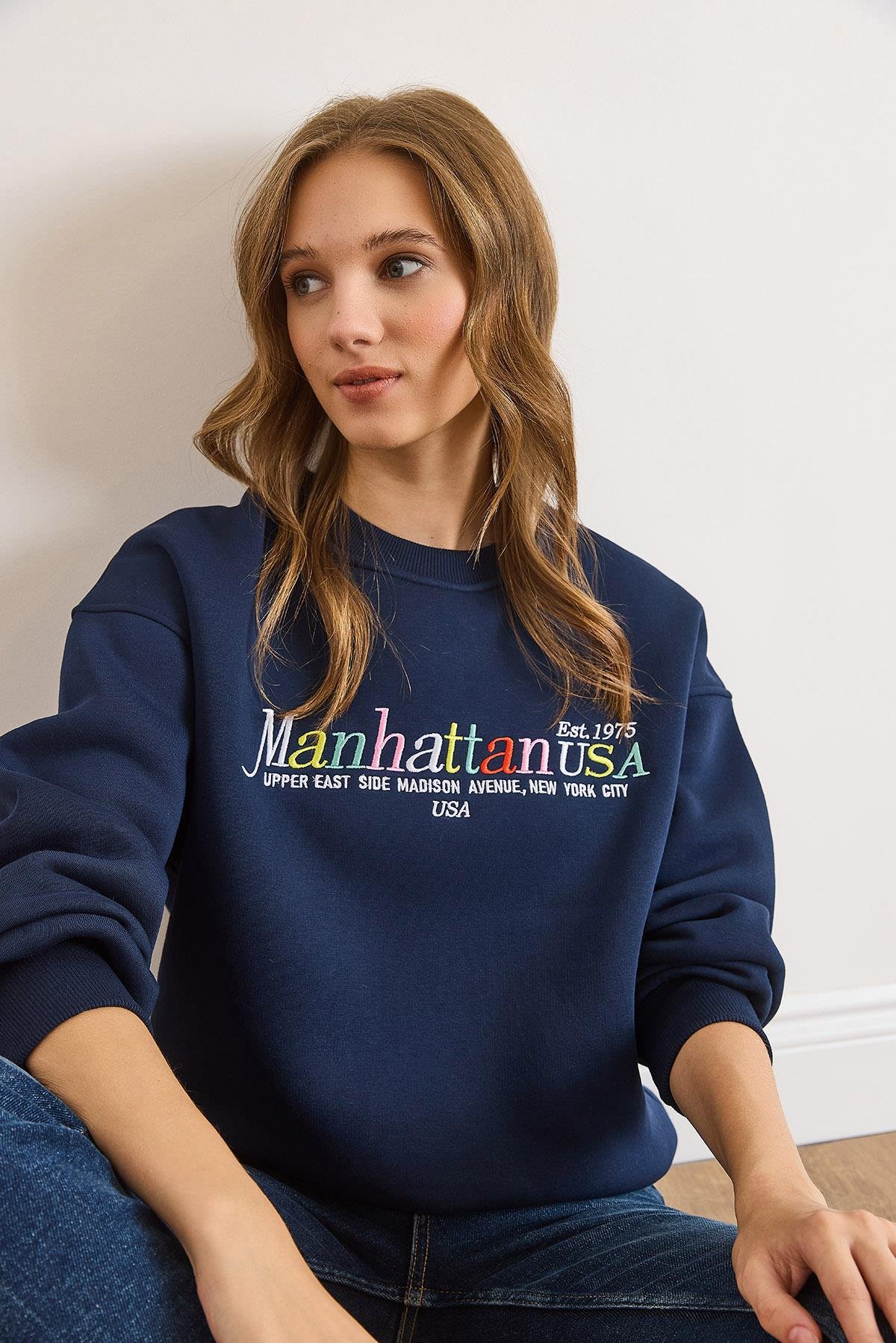 Renkli Nakışlı Şardonlu Sweatshirt Lacivert