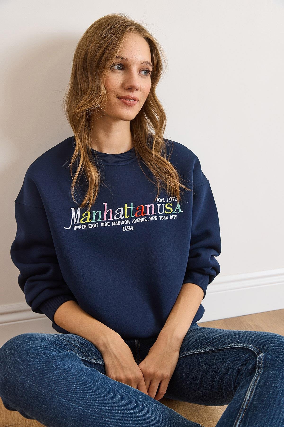 Renkli Nakışlı Şardonlu Sweatshirt Lacivert