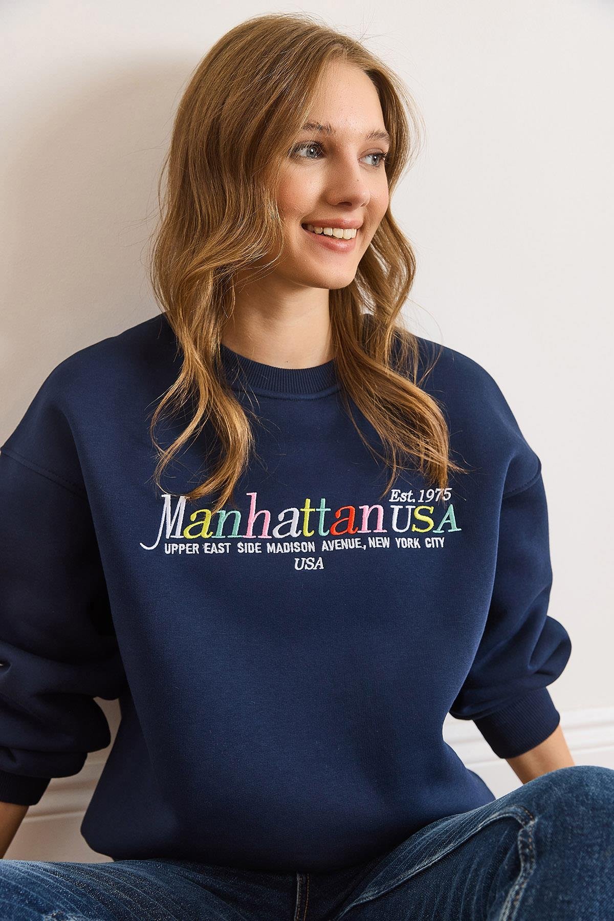Renkli Nakışlı Şardonlu Sweatshirt Lacivert