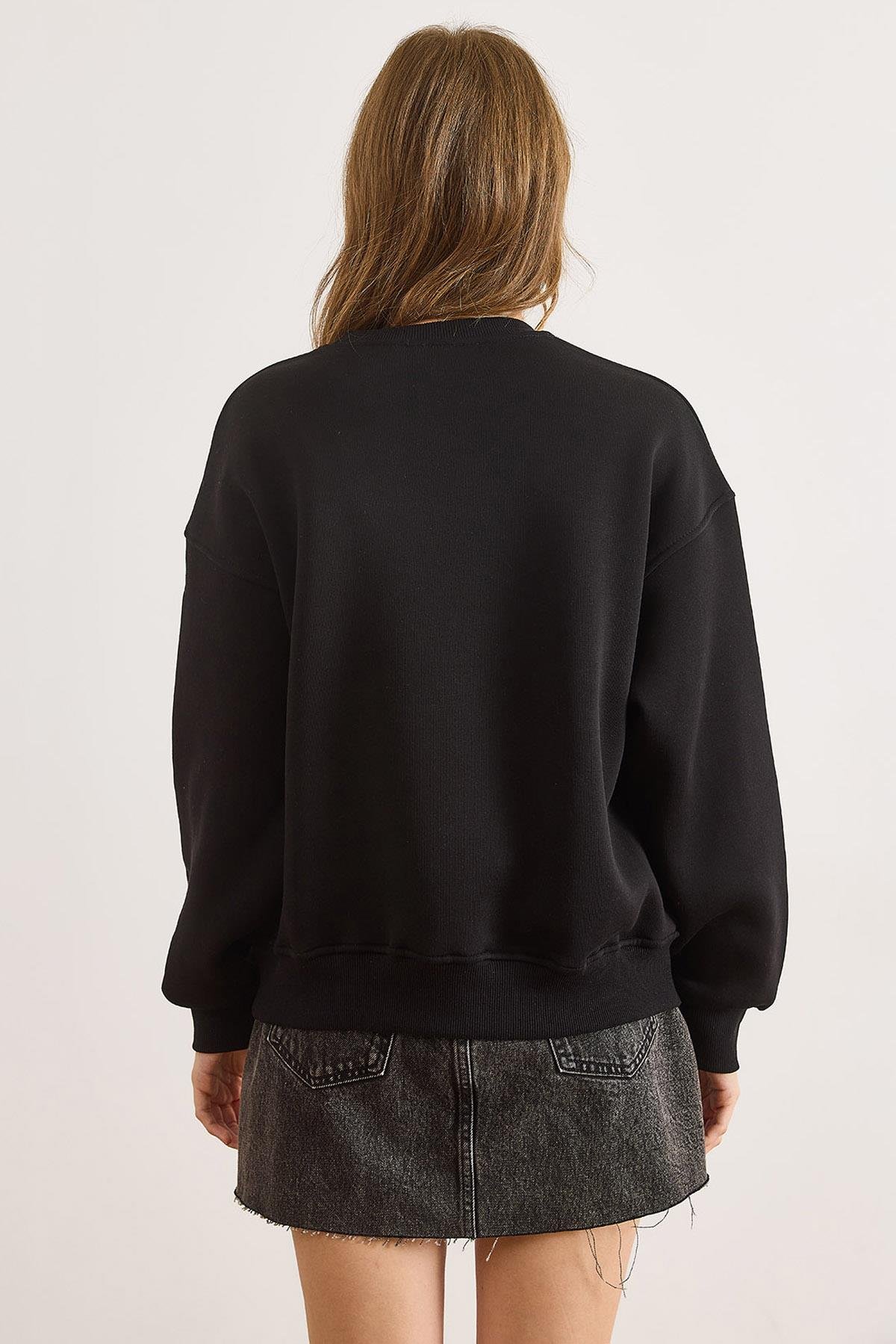 Renkli Nakışlı Şardonlu Sweatshirt Siyah