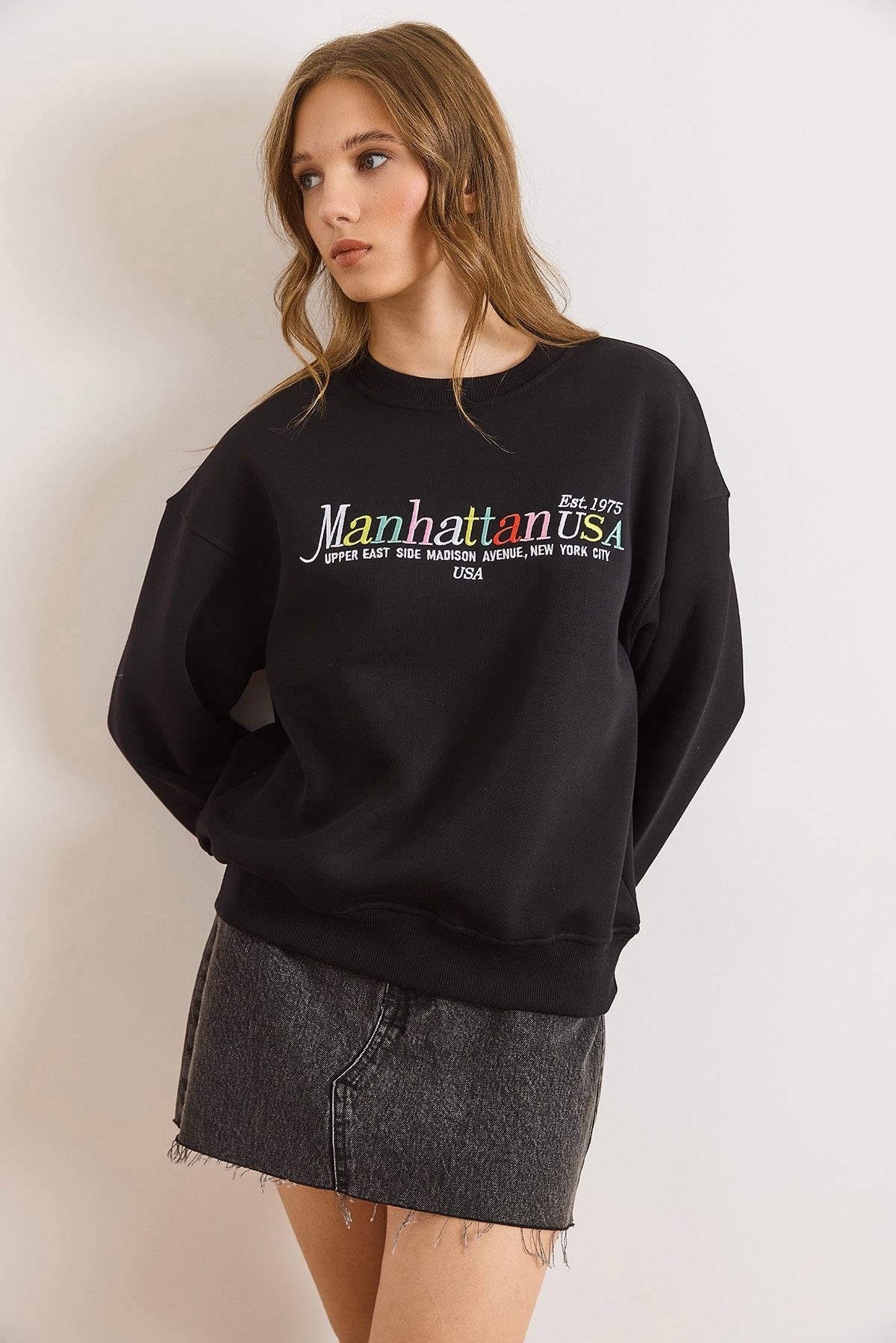Renkli Nakışlı Şardonlu Sweatshirt Siyah