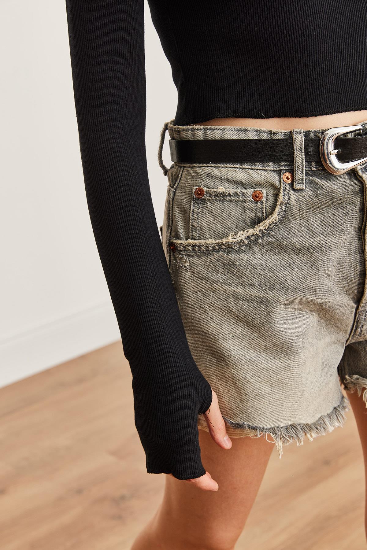Roba Cut Out Parmak Detaylı Esnek Crop Bluz Siyah