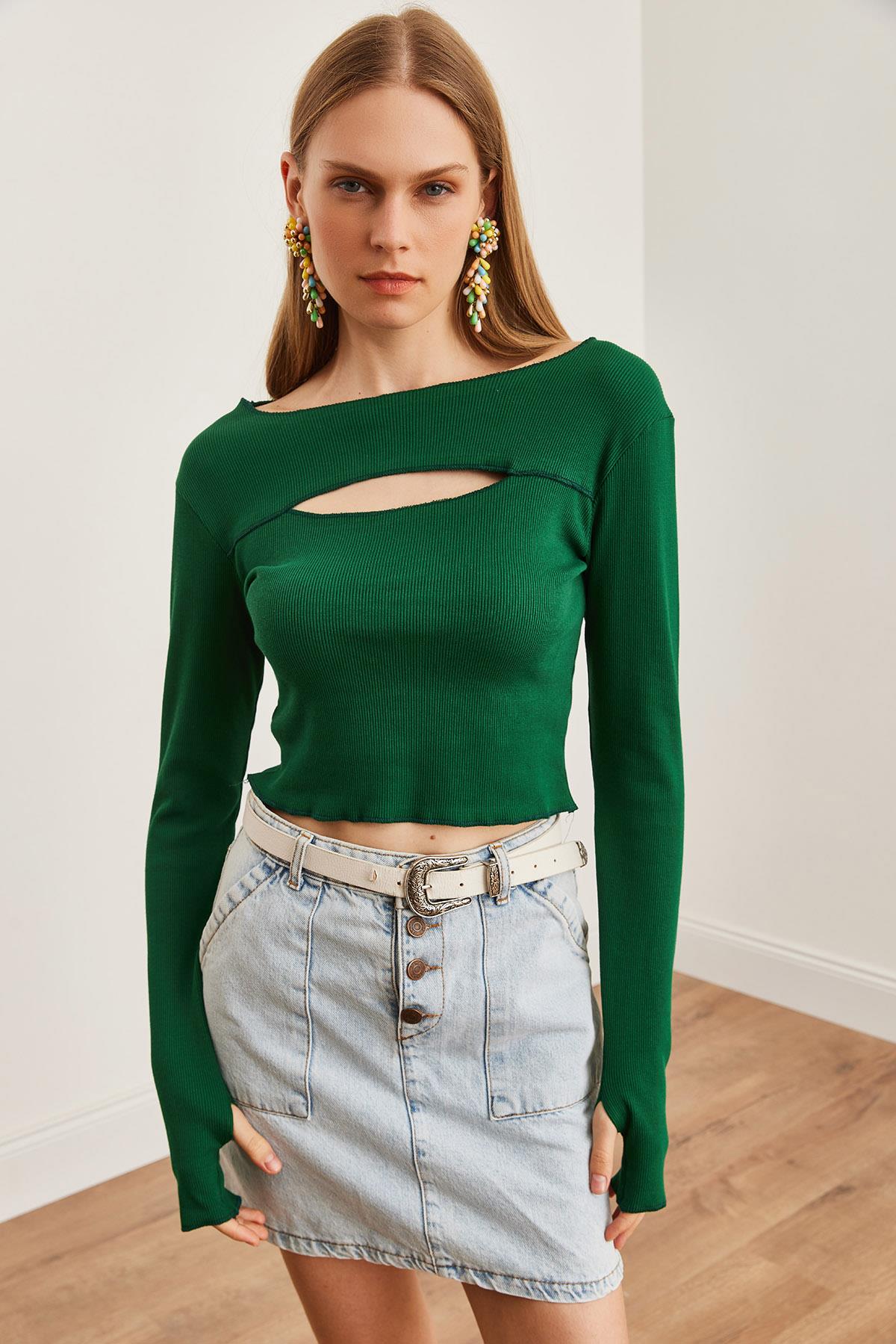 Roba Cut Out Parmak Detaylı Esnek Crop Bluz Zümrüt Yeşili