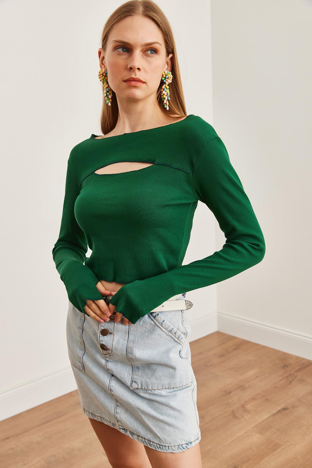 Roba Cut Out Parmak Detaylı Esnek Crop Bluz Zümrüt Yeşili