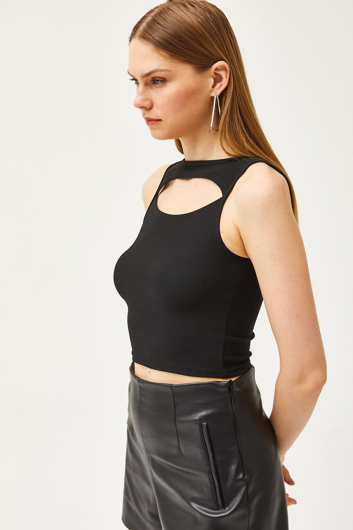 Roba Dekolteli İnce Fitilli Crop Ottoman Bluz Siyah