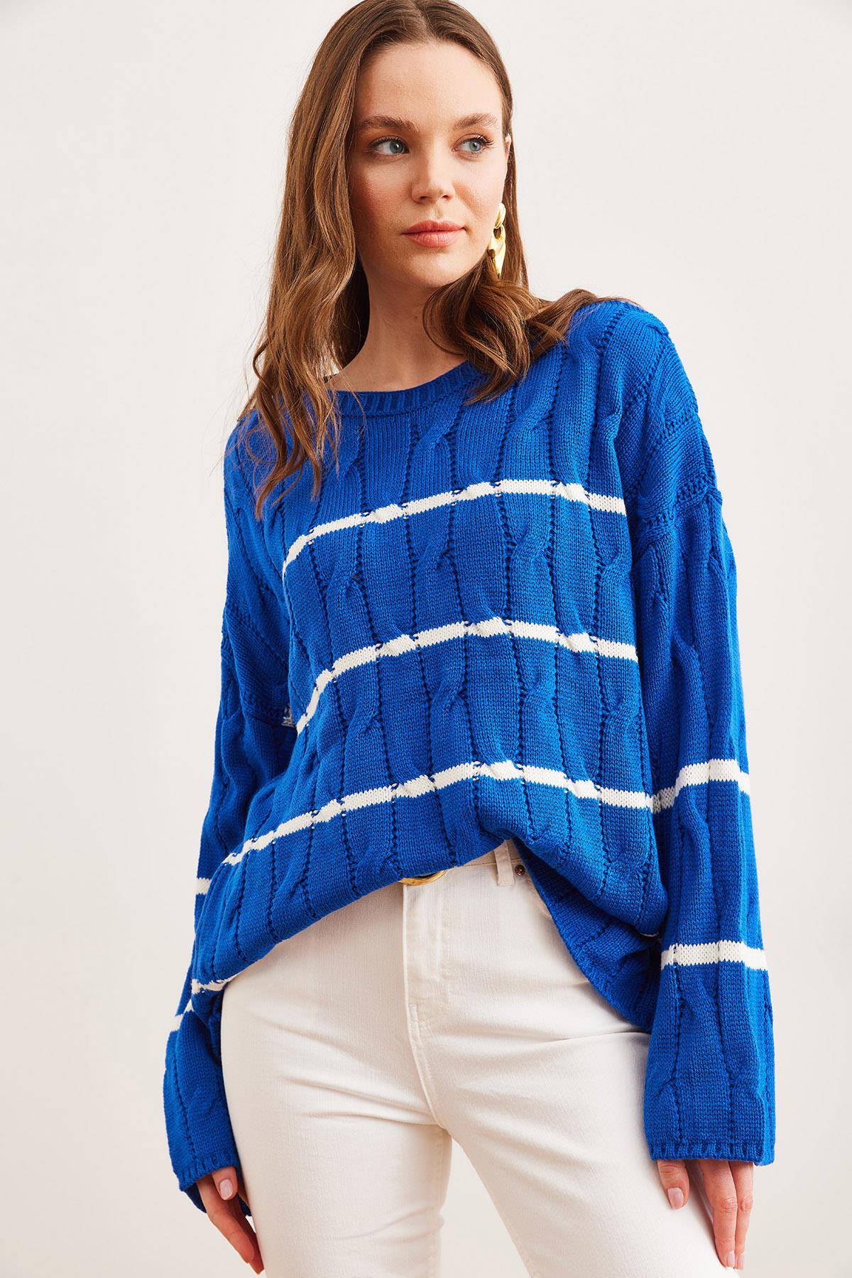 Saç Örgülü Çizgi Detaylı Triko Kazak Saks Mavi