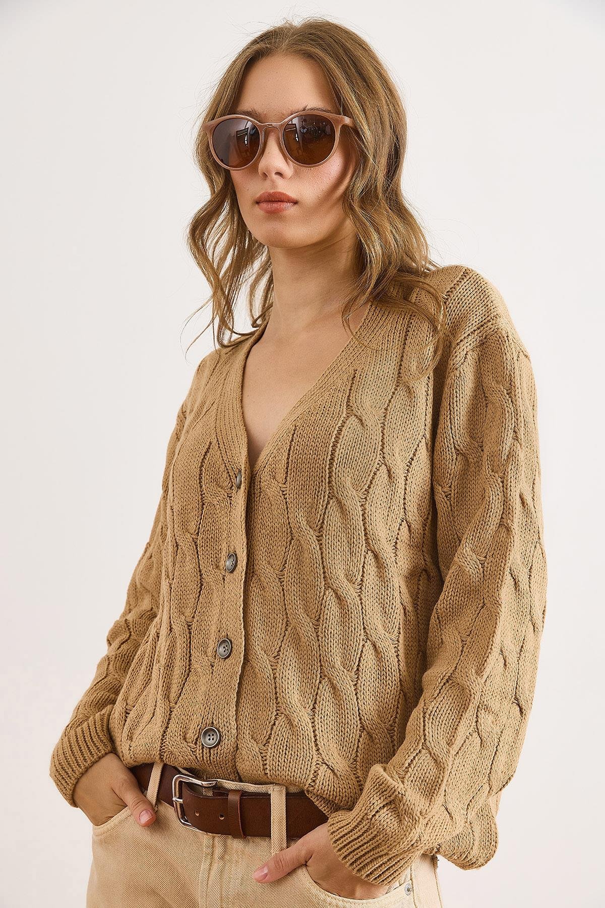 Saç Örgülü Triko Hırka Camel