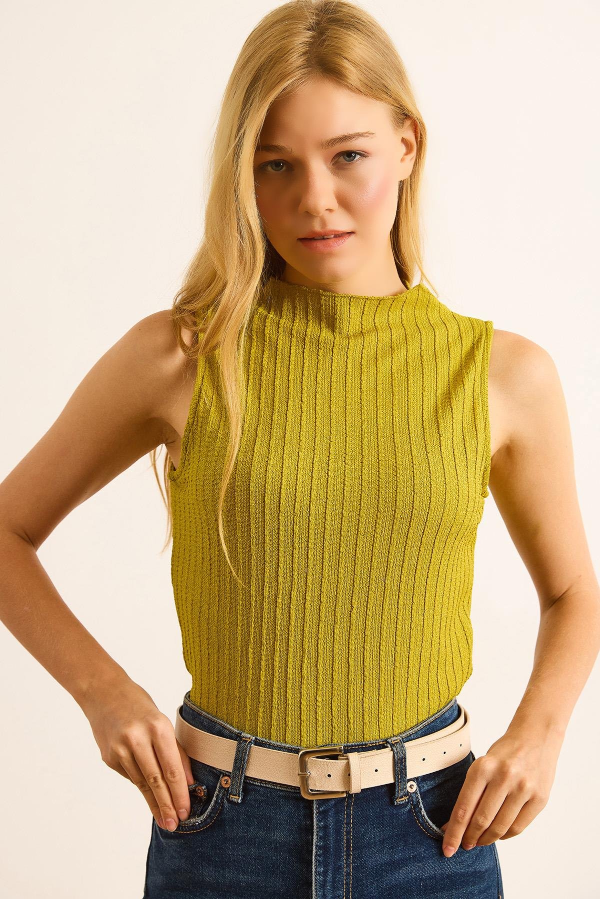 Salsa Dik Yaka Dokulu Crop Bluz Yağ Yeşili