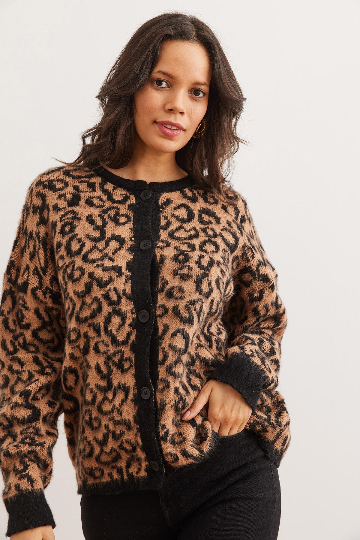 Şardonlu Düğmeli Leopar Hırka Camel