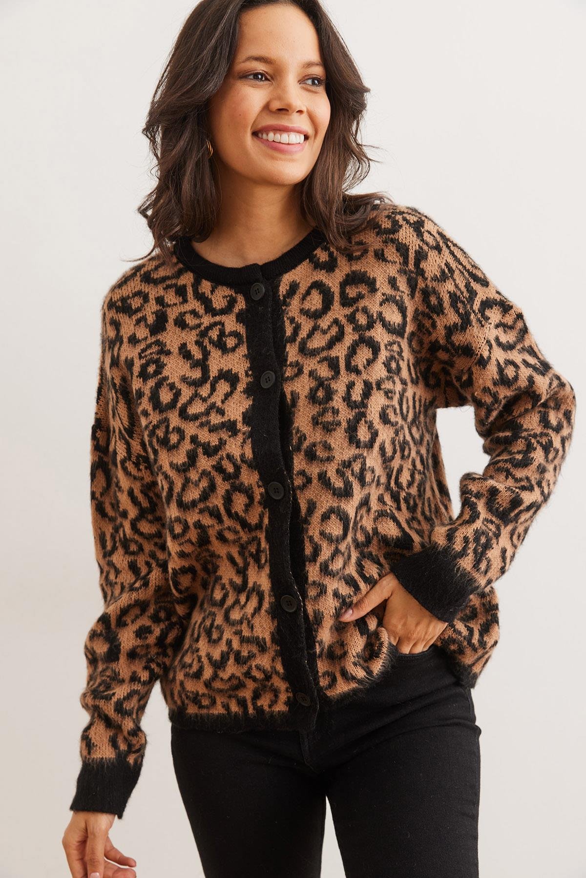 Şardonlu Düğmeli Leopar Hırka Camel