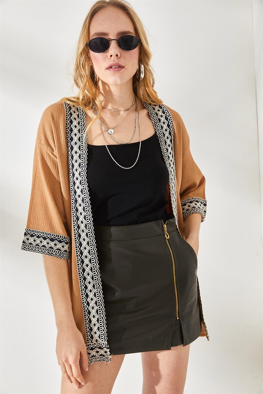 Şerit Detaylı Dokulu Kaftan Kimono Camel
