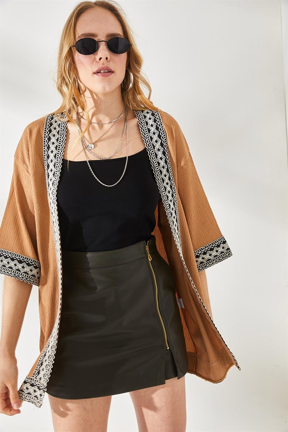 Şerit Detaylı Dokulu Kaftan Kimono Camel