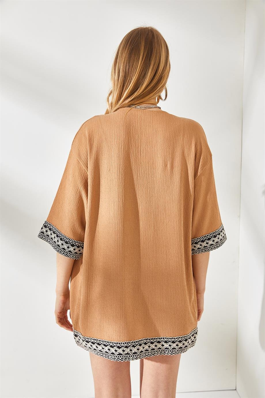 Şerit Detaylı Dokulu Kaftan Kimono Camel