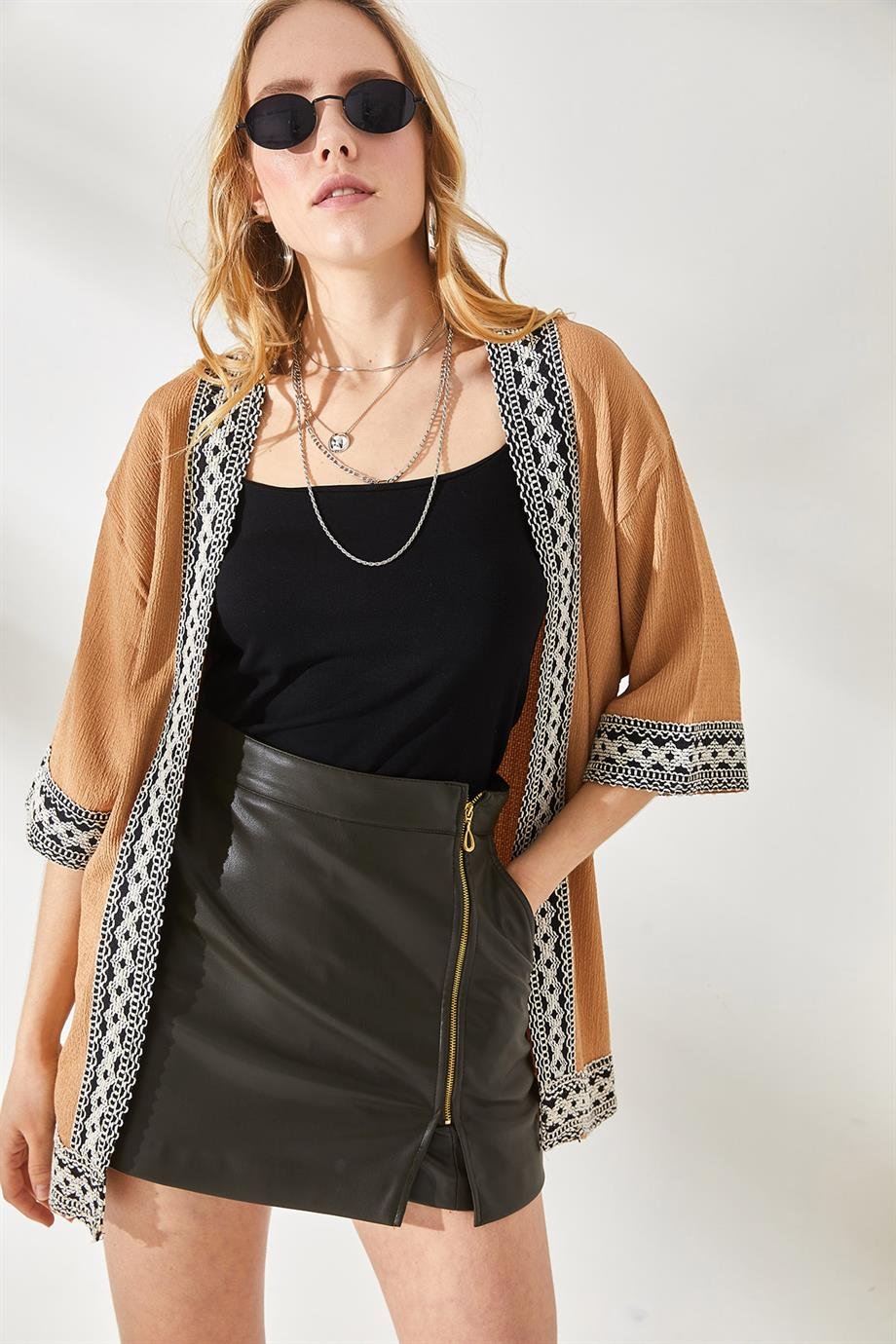 Şerit Detaylı Dokulu Kaftan Kimono Camel