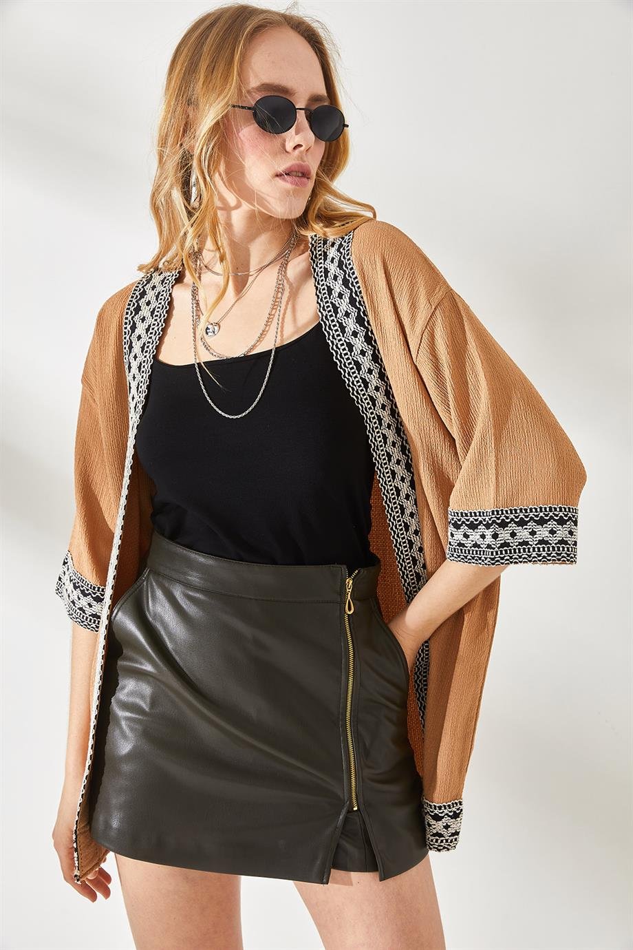 Şerit Detaylı Dokulu Kaftan Kimono Camel