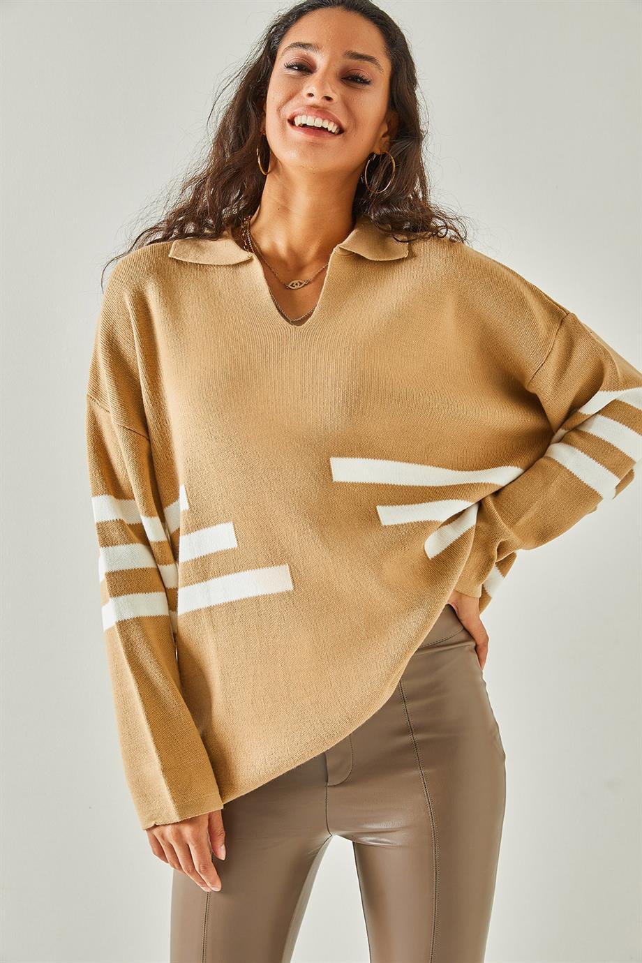Şerit Detaylı Oversize Polo Yaka Triko Kazak Bisküvi