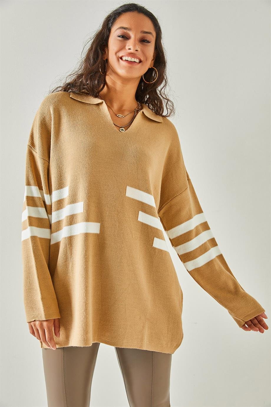 Şerit Detaylı Oversize Polo Yaka Triko Kazak Bisküvi