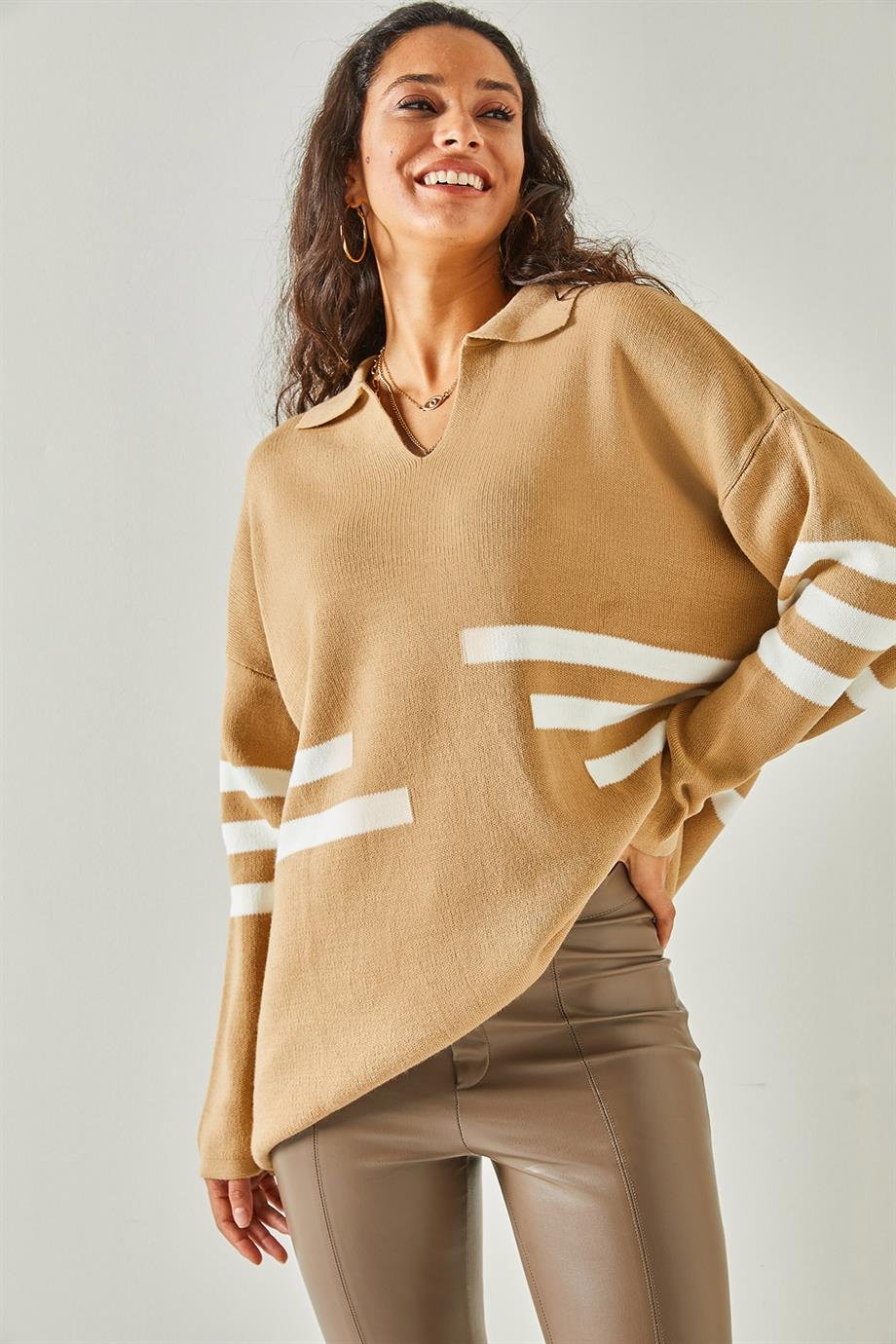 Şerit Detaylı Oversize Polo Yaka Triko Kazak Bisküvi