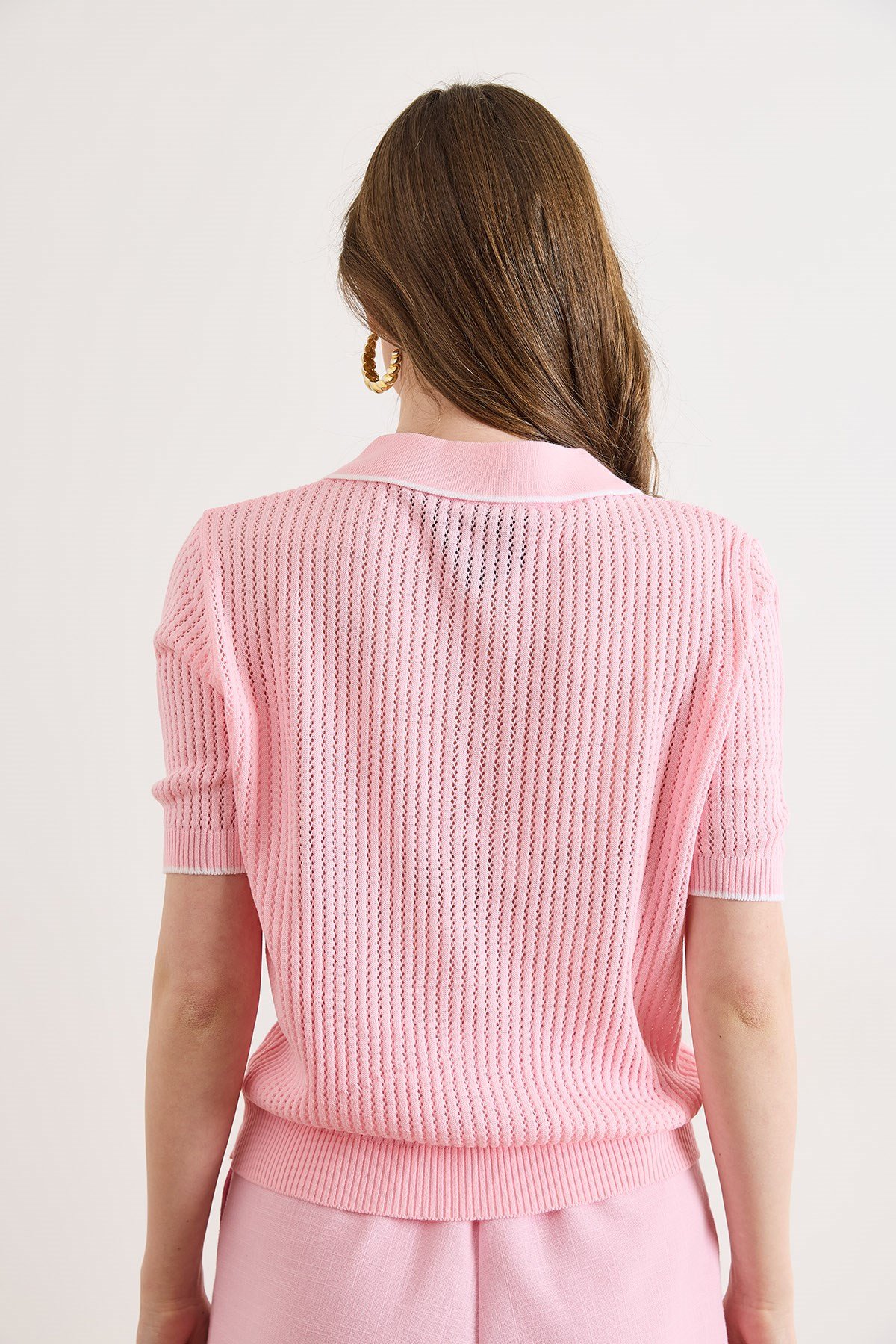 Şerit Detaylı Polo Yaka Ajurlu Triko Bluz Pembe
