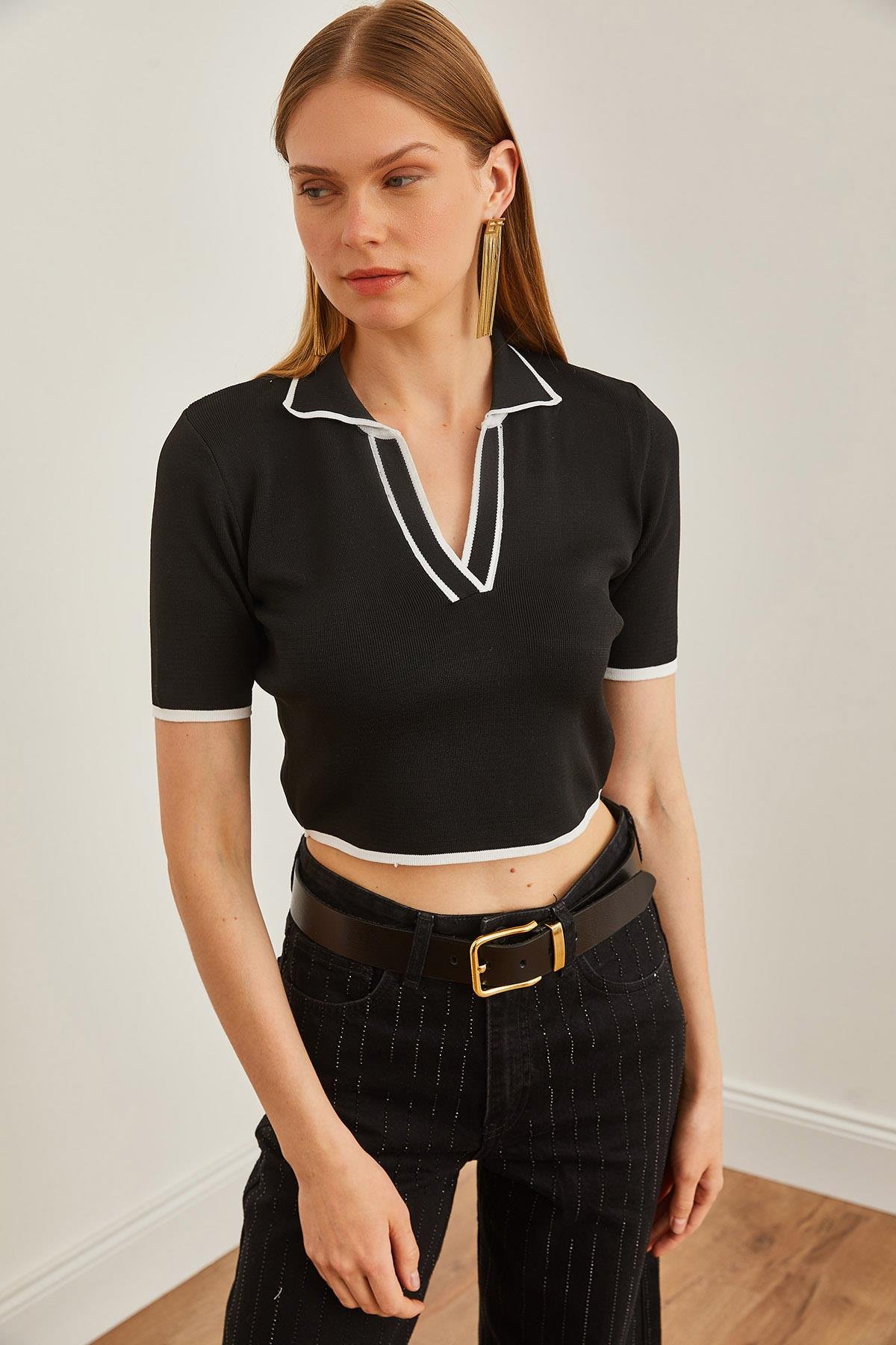 Şerit Detaylı Polo Yaka Crop Esnek Bluz Siyah