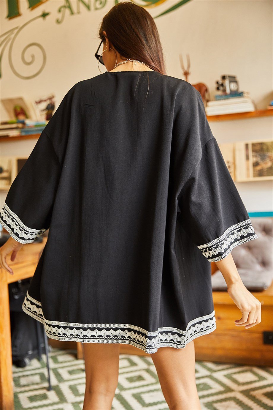 Şerit Detaylı Salaş Dokuma Kimono Siyah