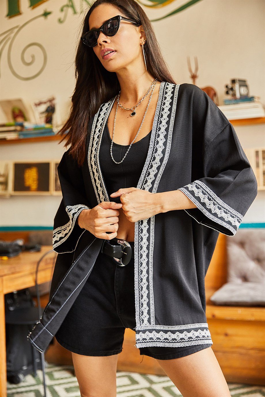 Şerit Detaylı Salaş Dokuma Kimono Siyah