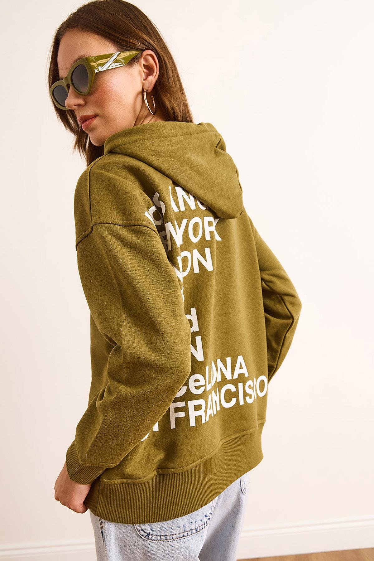 Sırtı Baskılı Kapüşonlu Oversize 2 İp Sweatshirt Haki