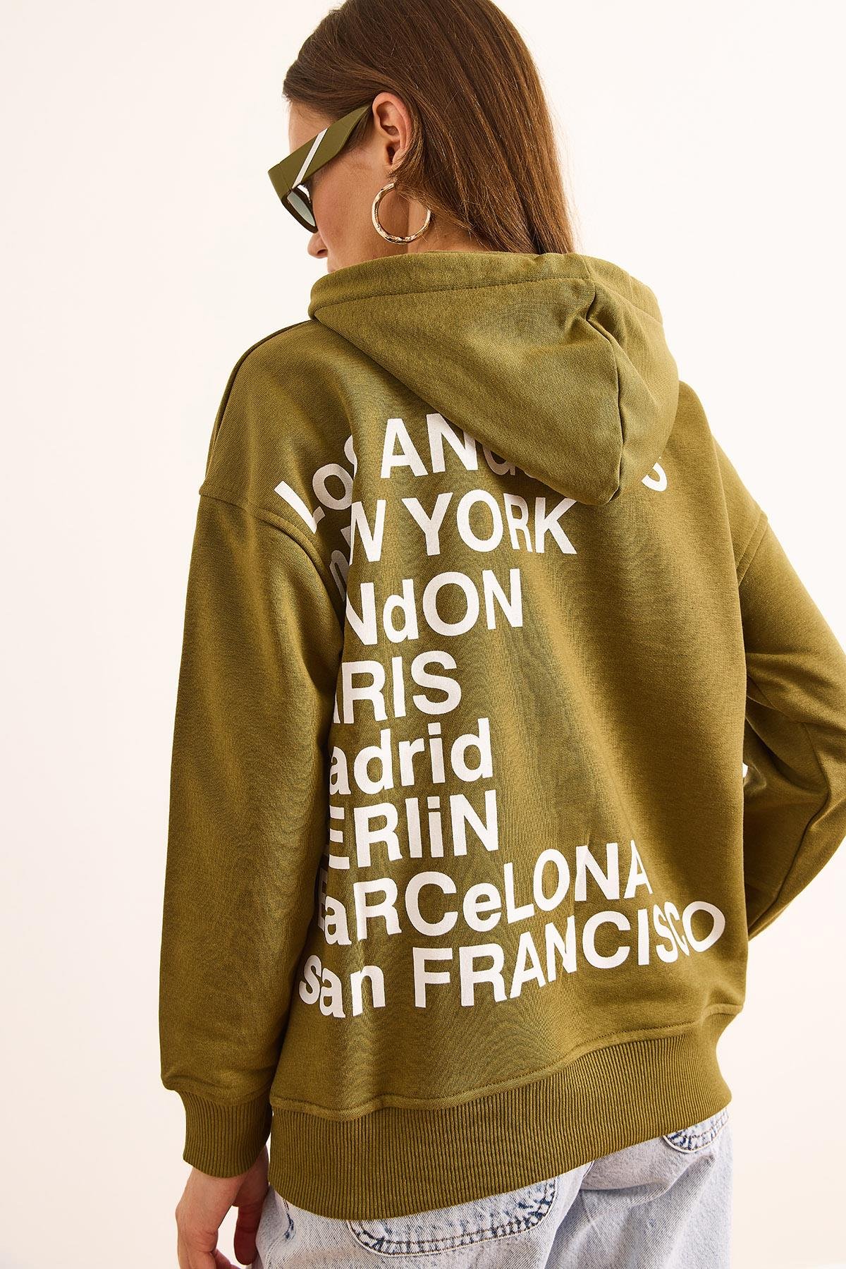 Sırtı Baskılı Kapüşonlu Oversize 2 İp Sweatshirt Haki