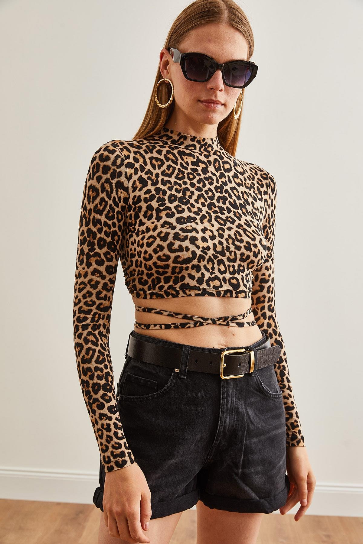 Sırtı Dekolteli Yumuşak Dokulu Crop Leopar Bluz Bej Leopar