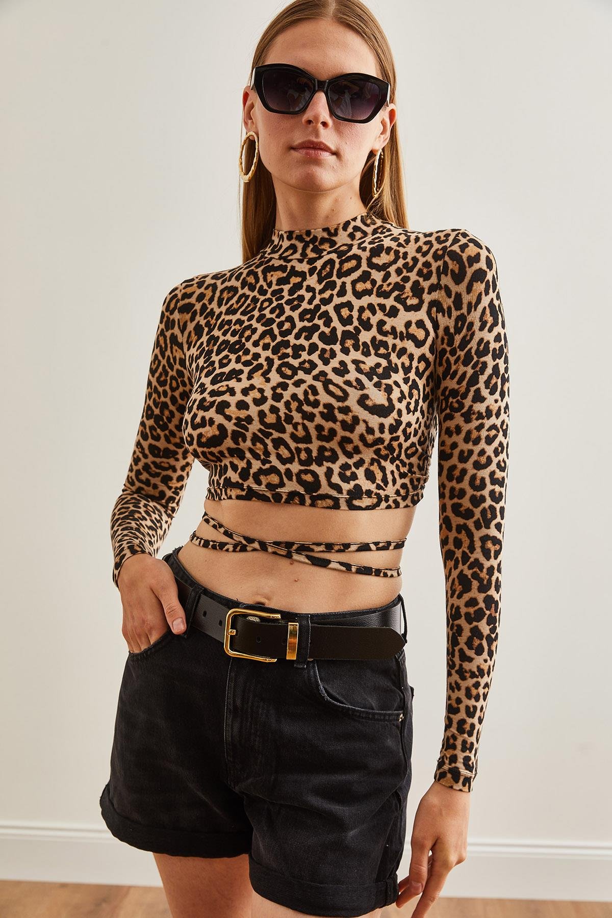 Sırtı Dekolteli Yumuşak Dokulu Crop Leopar Bluz Bej Leopar
