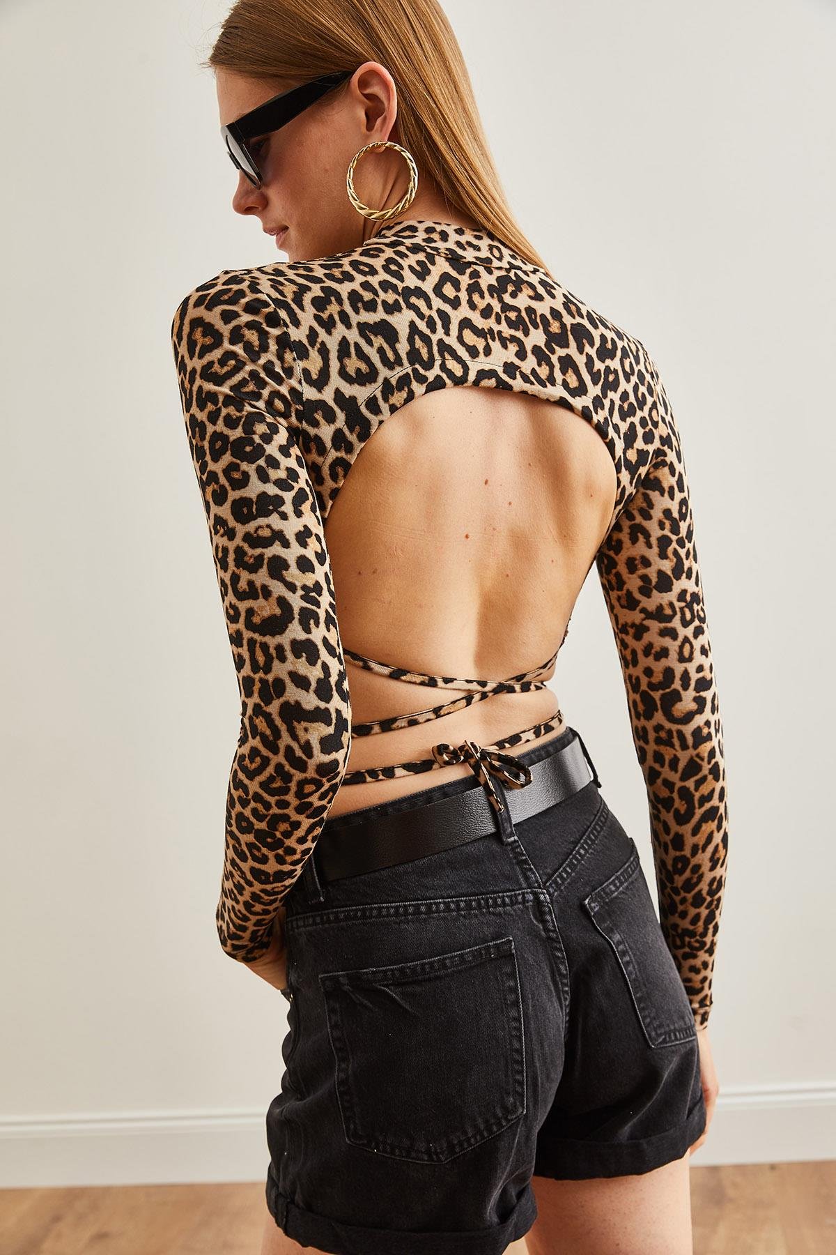 Sırtı Dekolteli Yumuşak Dokulu Crop Leopar Bluz Bej Leopar